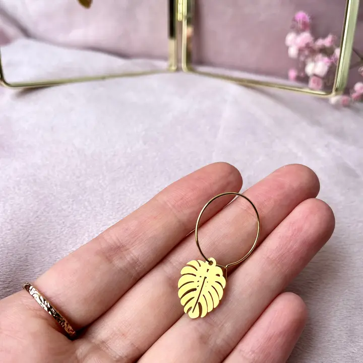 monstera oorbellen goud