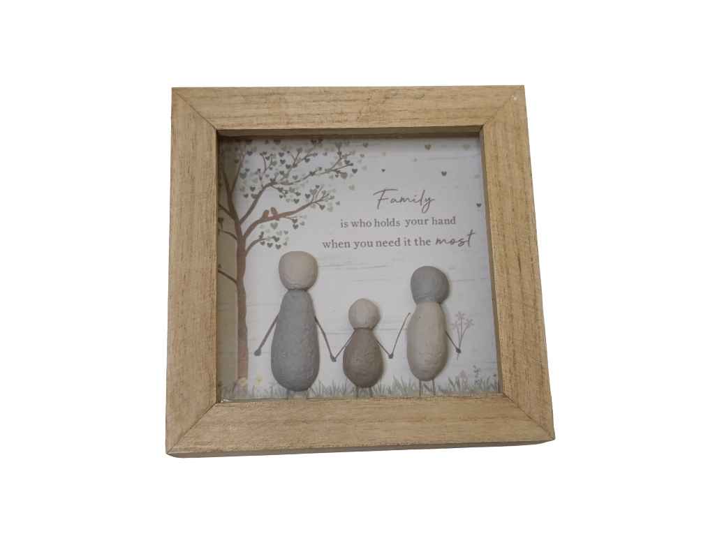 Familietekst in Houten Lijstje met 3D-Poppetjes – Family Is Who Holds Your Hand 11,5 cm