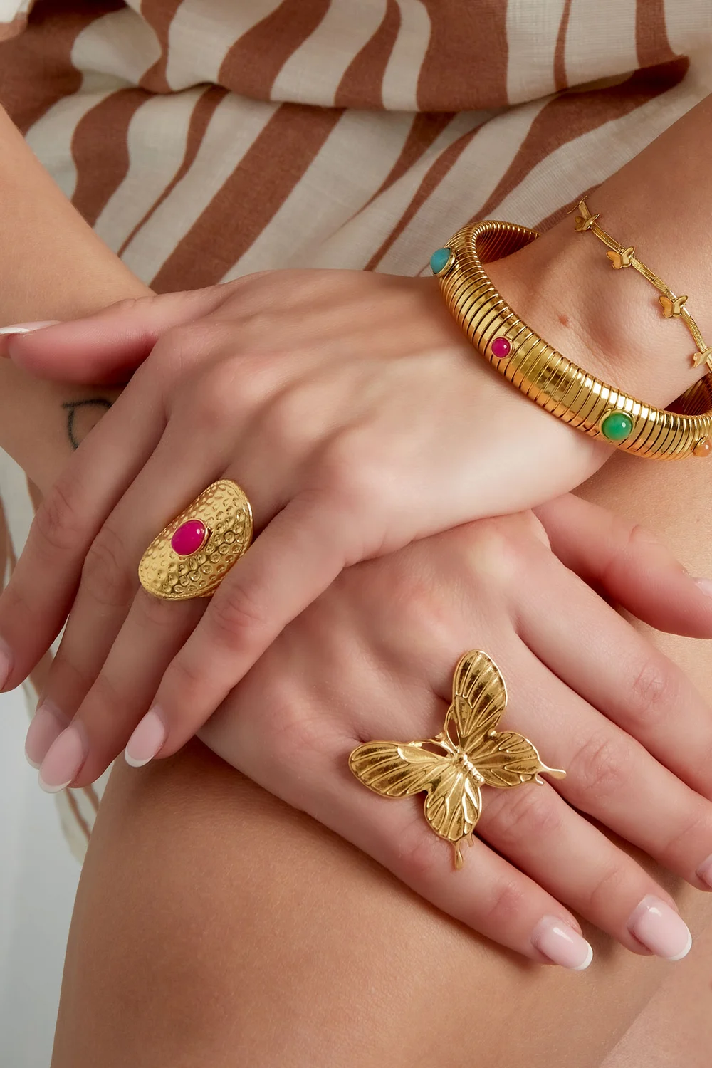 Ring vlinder goud